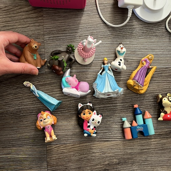 Tonie Player (pink) with charger and 12 figures - Picture 2 of 2